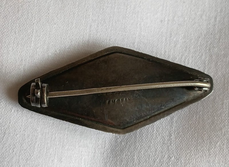 T L MOTT STERLING SILVER VINTAGE ART DECO BUTTERFLY WING FIJI PICTURE BROOCH Carousel 2