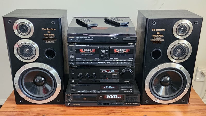 High Quality Technics Stereo System with remote controlled Turntable, Bluetooth Carousel 1