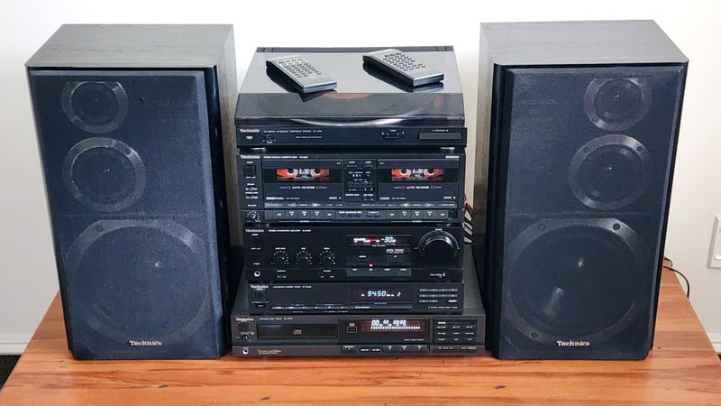 High Quality Technics Stereo System with remote controlled Turntable, Bluetooth Carousel 2