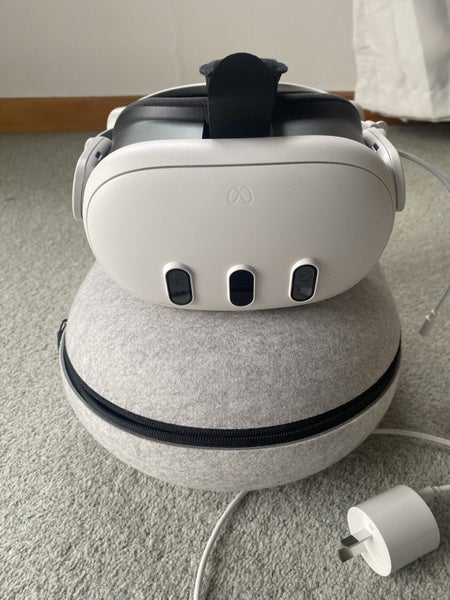 Meta Quest 3 headset - 512GB with external battery pack Carousel 2