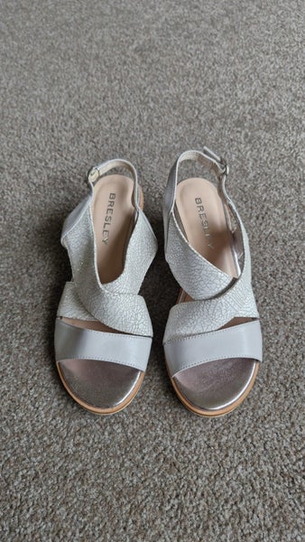 BRESLEY STACKED LOW HEEL CROSSOVER SANDAL - DANA size 37 Carousel 2