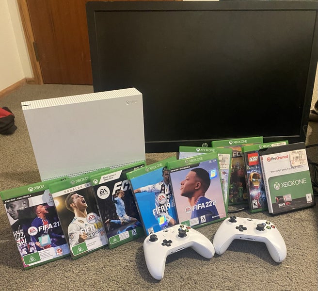 Xbox One S + Monitor + 2 controllers + 9 games + cables Carousel 1