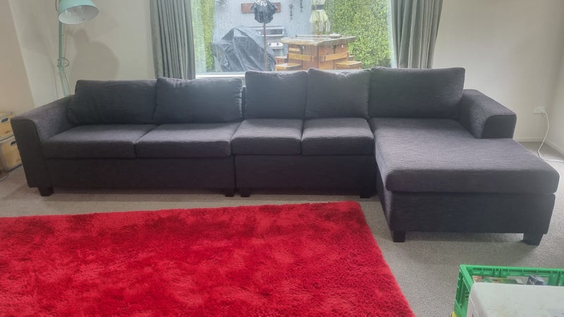 Large lounge suite with fold out bed and chaise lounge63966131909377110