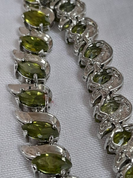 Fancy bracelet with faceted green stones Carousel 6
