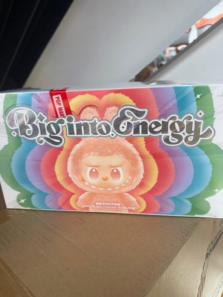 Labubu ver 3 Big into Energy Carousel 1