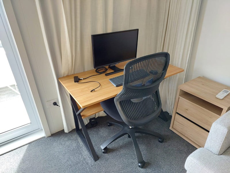 Desk and chair Carousel 1