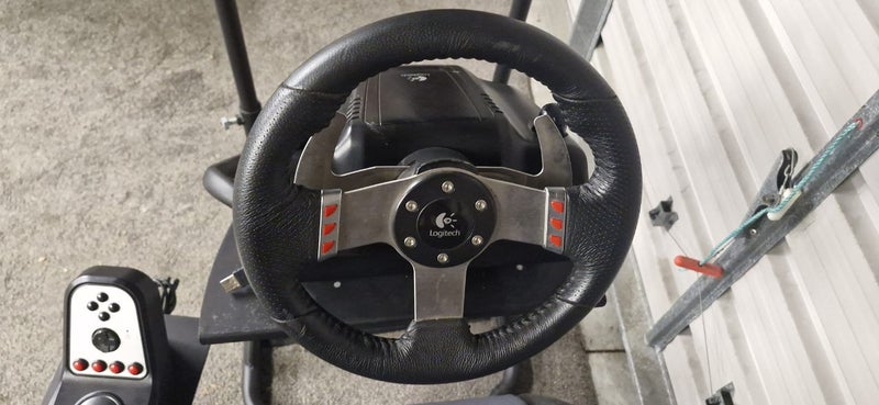 Racing Sim Seat with Logitech wheel pedals and gearbox Carousel 2