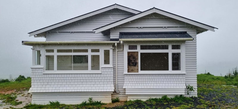 Bungalow for Removal – Character & Comfort, Nearly Renovated! Carousel 2