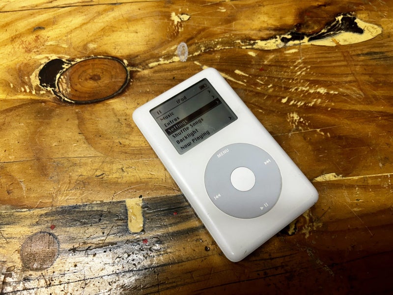 iPod classic 4th Gen (flash mod) + Dock Carousel 2