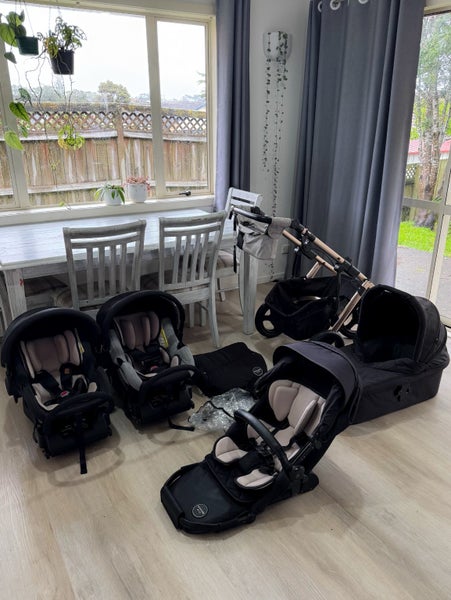 Edwards & Co Bundle and Extras Carousel 1