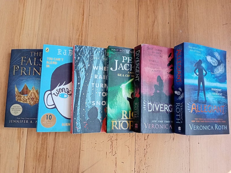 6x Great fiction books, ideal for teens. Carousel 1
