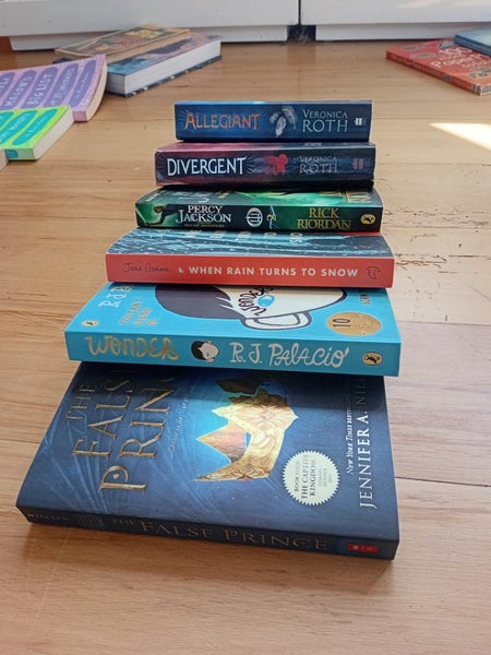 6x Great fiction books, ideal for teens. Carousel 2
