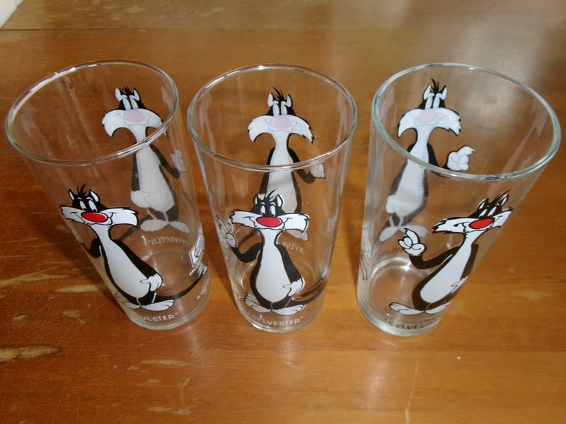 LOONY TUNES DRINKING GLASSES. Carousel 1