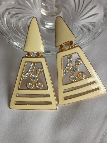 VINTAGE ART DECO OR RETRO INFLUENCE CREAM ENAMEL RHINESTONE EARRINGS CLIP ON Carousel 1
