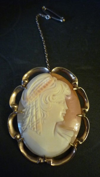 LARGE ANTIQUE CAMEO BROOCH/PENDANT IN 9CT GOLD Carousel 2