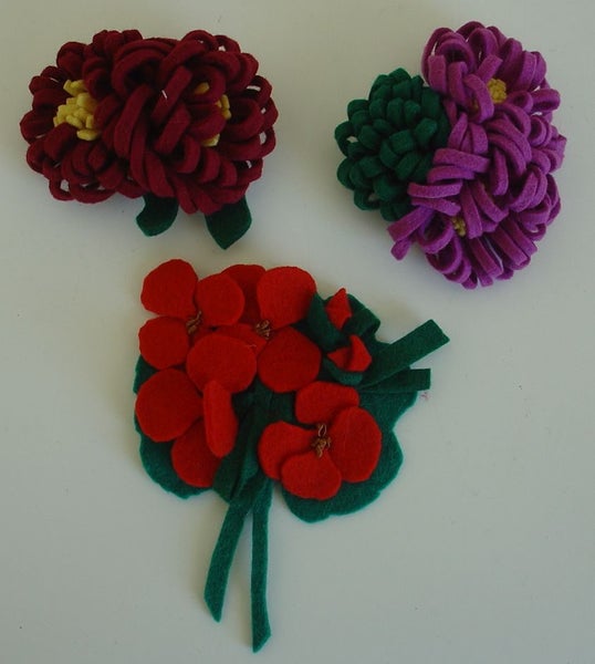 Vintage Craft Felt Work Mitten and Brooches Carousel 8