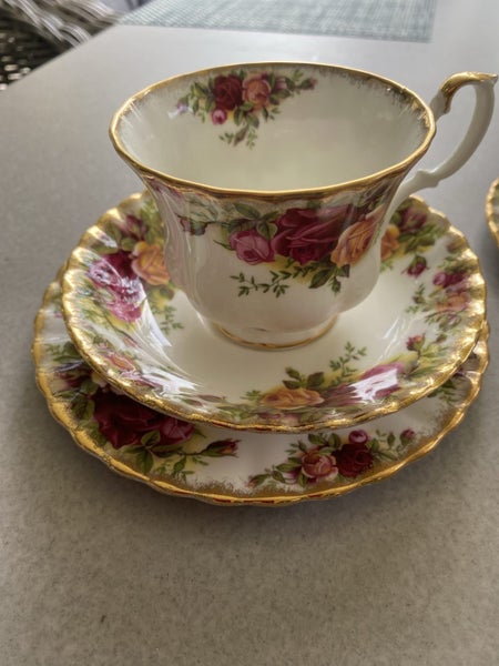 Old Country Roses Tea set Carousel 1