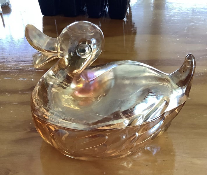 GORGEOUS CARNIVAL GLASS DUCK ON NEST Carousel 1