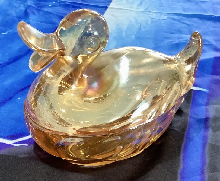 GORGEOUS CARNIVAL GLASS DUCK ON NEST Carousel 2