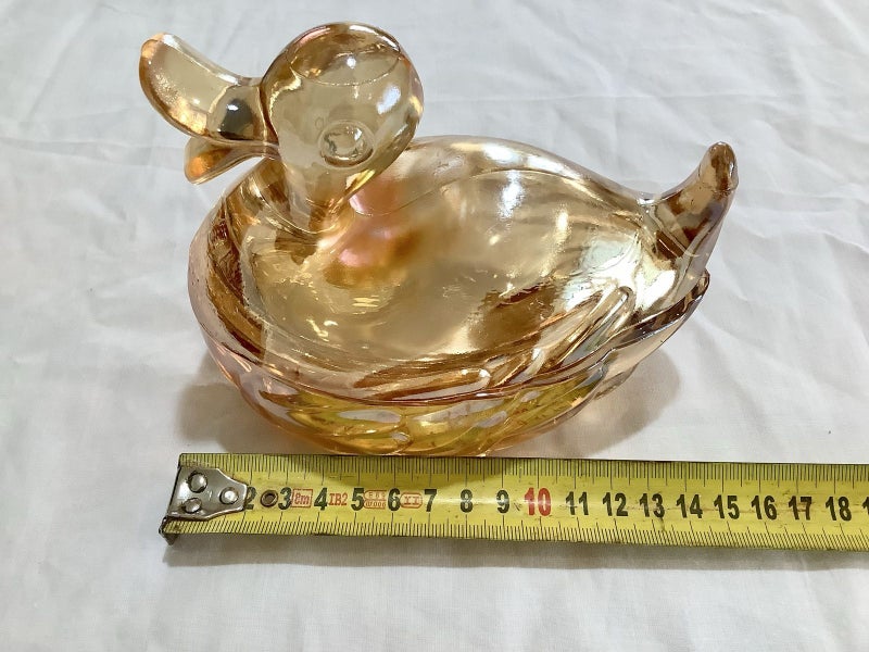 GORGEOUS CARNIVAL GLASS DUCK ON NEST Carousel 5