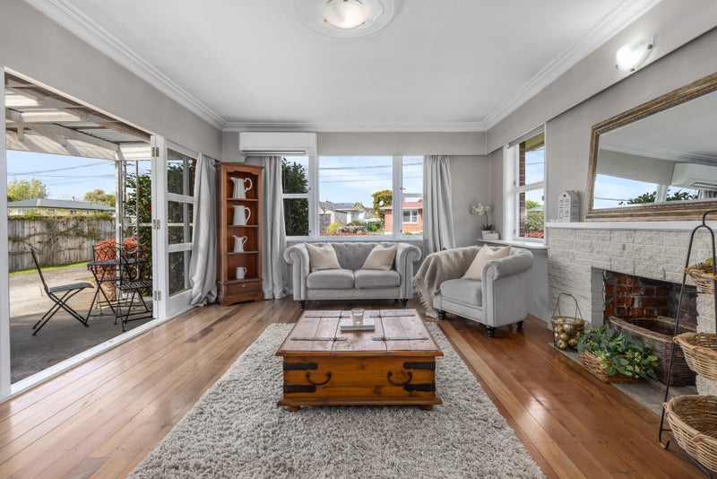 Beautiful Home with Studio & Multiple Garaging!63973742224387112