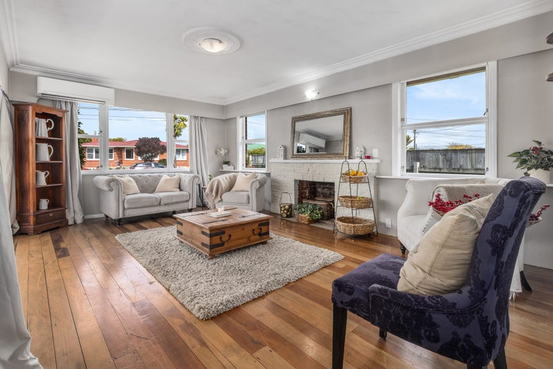 Beautiful Home with Studio & Multiple Garaging!63973742224387114