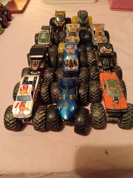 Monster trucks x11 - set 3 Carousel 2