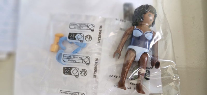 Playmobile Sunbather (new) - (Polybag) Carousel 1