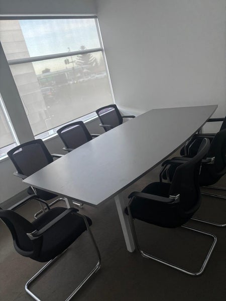 Office/boardroom table with chairs Carousel 1