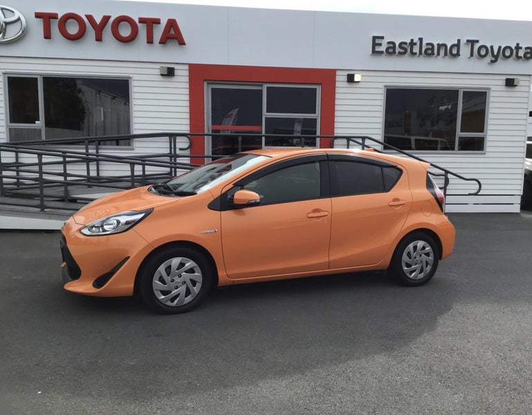 2017 Toyota Aqua 1.5L Hybrid Hatchback63976267856897112