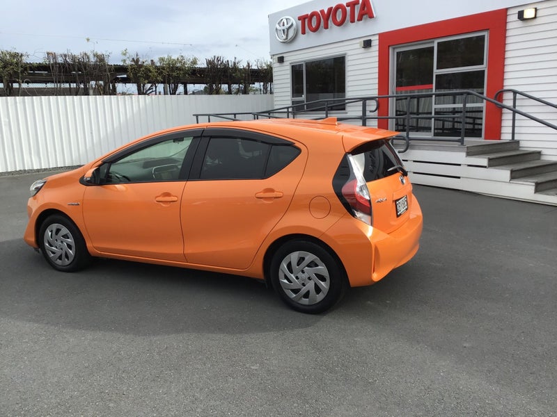 2017 Toyota Aqua 1.5L Hybrid Hatchback63976267856897114