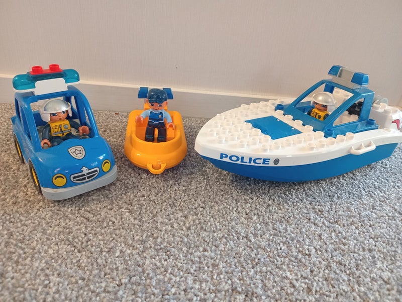 Duplo Police - two boats and police car with flashing siren Carousel 1