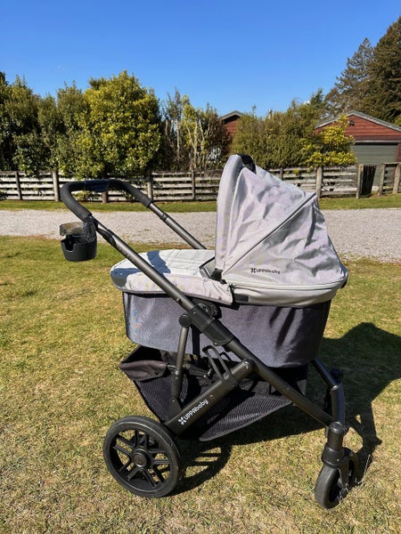 Uppababy Vista (2015) with bassinet & rumble seat Carousel 7