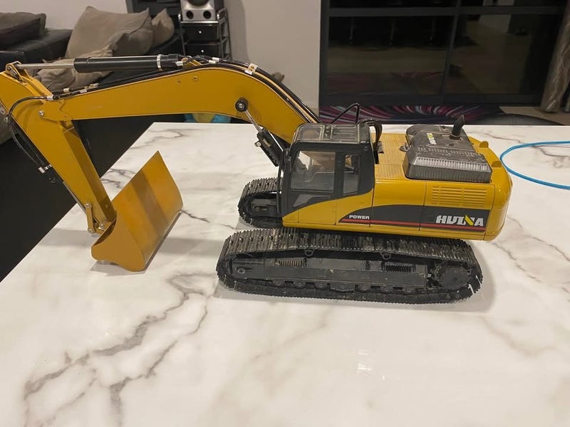 RC Hydraulic huina Excavator Carousel 1