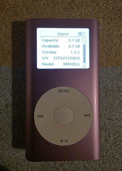 iPod Mini (1st gen) - 4GB - 2004 Carousel 2