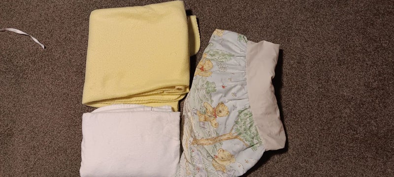 Cot sheet ,blanket, and valance Carousel 1