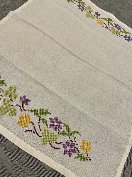 4 perfect hand embroidered Vintage botanical placemats Carousel 4