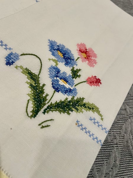 2 UNUSED hand embroidered Linen hand cloths with a yellow linen trim Carousel 2