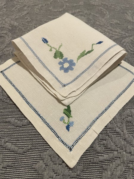 6 very vintage embroidered linen Coasters and placemats Carousel 1