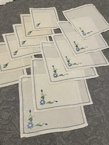 6 very vintage embroidered linen Coasters and placemats Carousel 2
