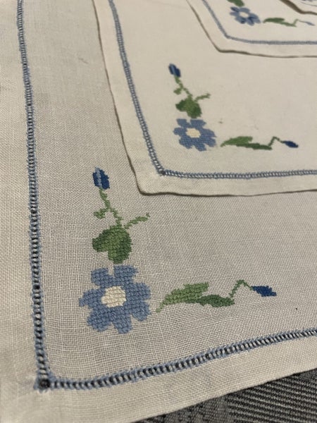 6 very vintage embroidered linen Coasters and placemats Carousel 2