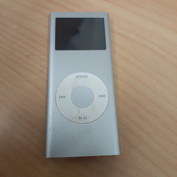 IPod 4GB apple with charger Carousel 1