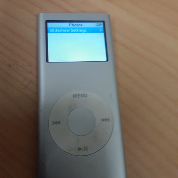 IPod 4GB apple with charger Carousel 2