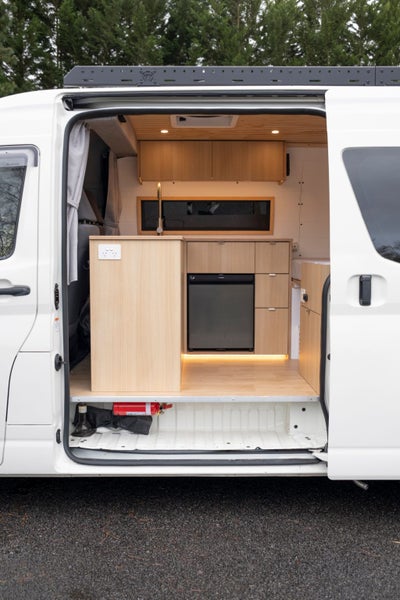 Toyota Hiace Professionally built custom campervan64074574845313111