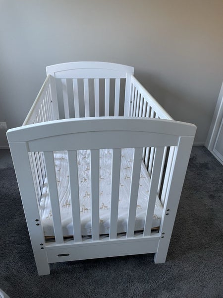 Baby cot Carousel 1