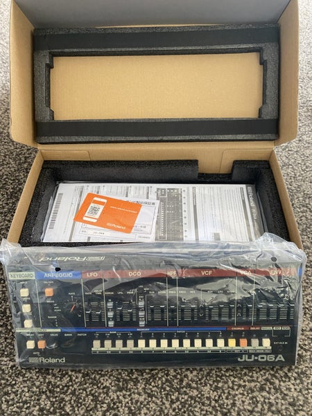 Roland JU06A and K25M Keyboard63984604099331113