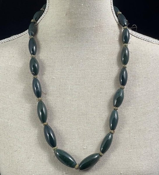 Beautiful Antique Bloodstone (Heliotrope) Necklace with Silk Dividers Carousel 1