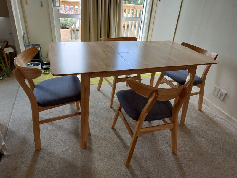 Dining table (extendable)63985093136130110
