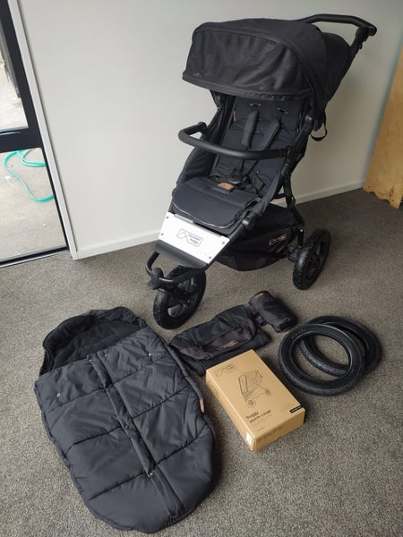 Near NEW Condition Mountain Buggy Urban Jungle + Carousel 1
