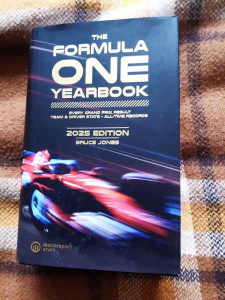 The Formula One Yearbook 202564383808321409110